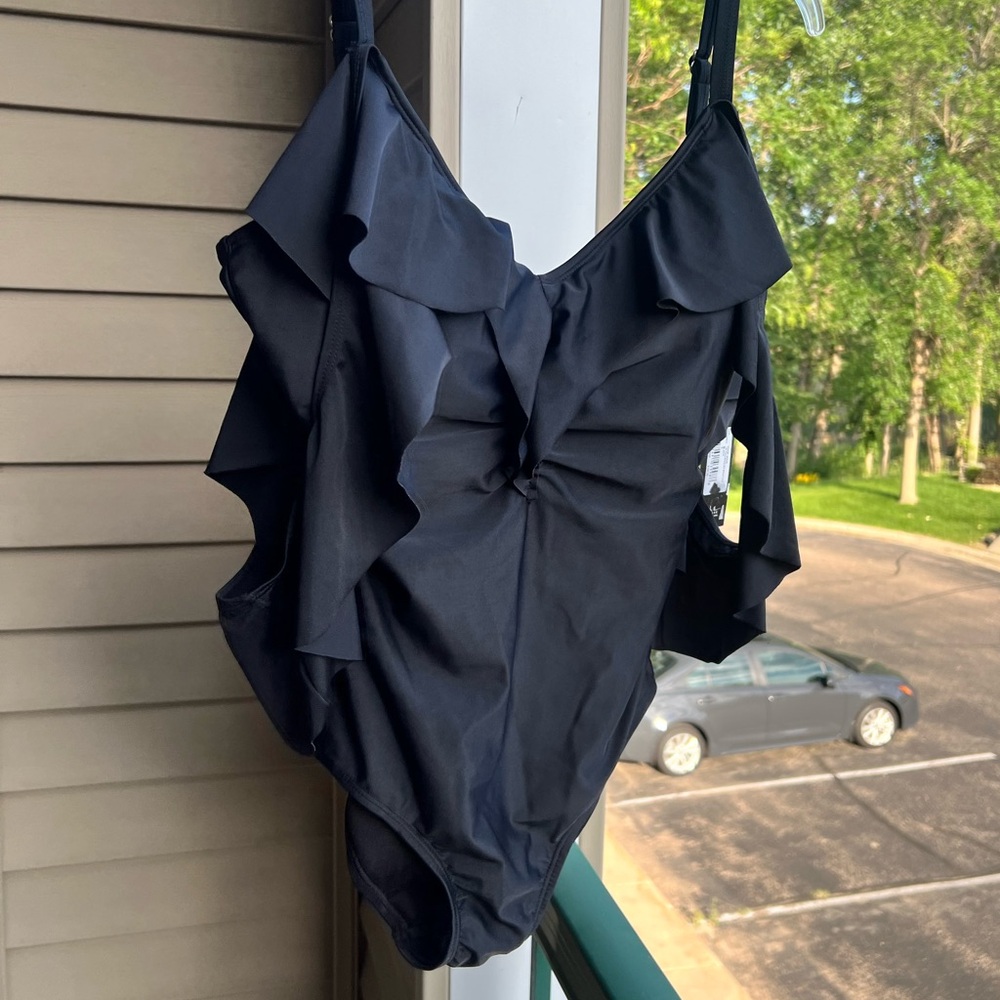 🆕 Nicole Miller Black One-Piece Off Shoulder Swimsuit with Ruffles Size S - Picture 5 of 13